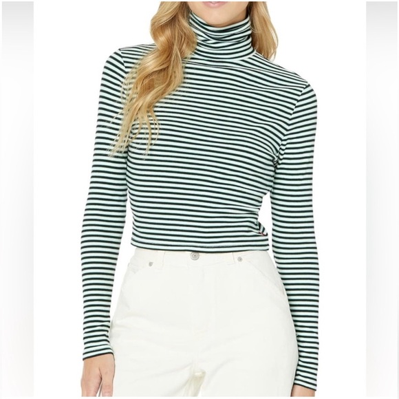 Levi's women’s Moon Ribbed Currant Electric Green Turtleneck Top Sweater - Picture 1 of 5